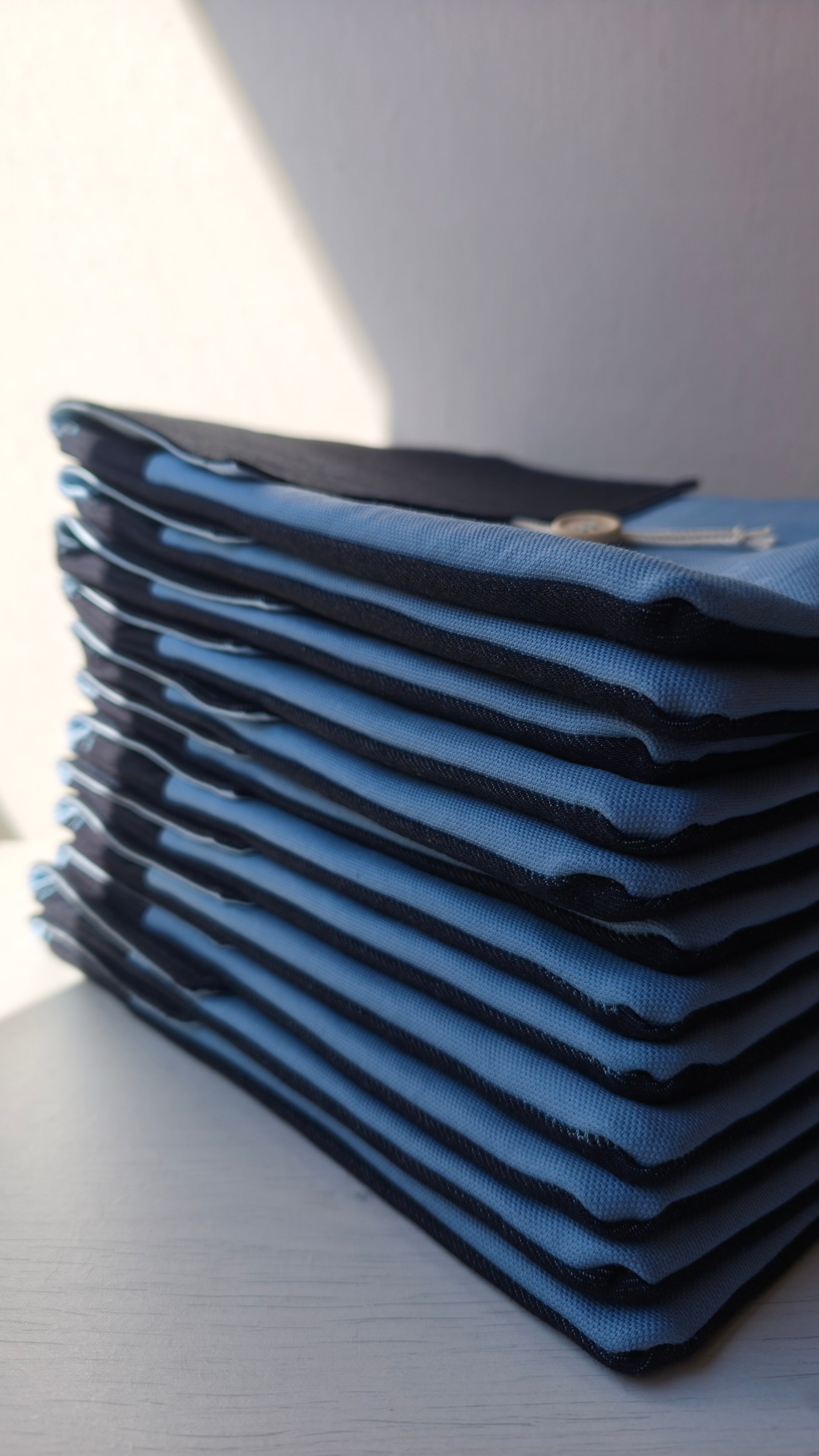 una decina di save your books bobooks impilati